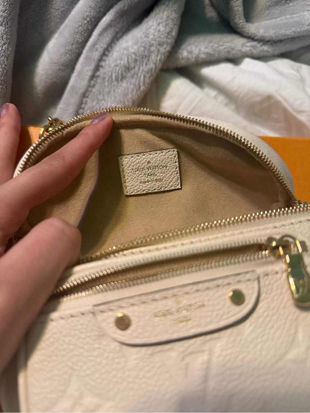 Louis Vuitton Cream Bumbag Crossbody - Picture 2 of 6